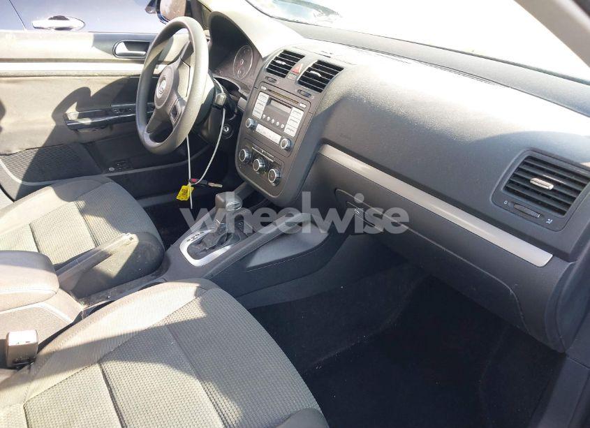 Photo 5 of 2010 Volkswagen Jetta S (VIN 3VWJZ7AJXAM005955)