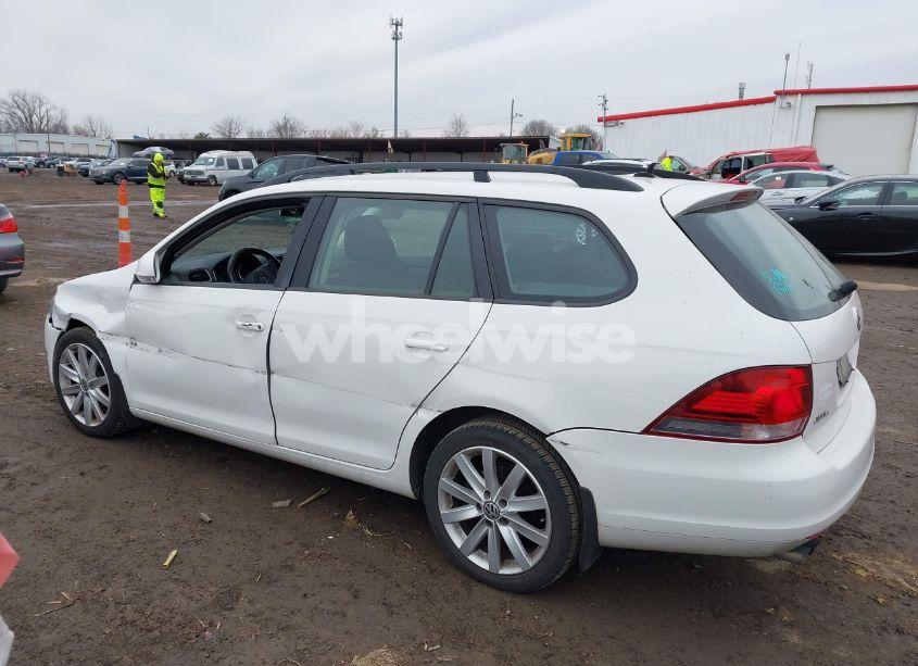 Photo 14 of 2013 Volkswagen Jetta SPORTWAGEN 2.5L S (VIN 3VWKP7AJ6DM677395)