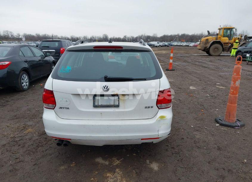 Photo 16 of 2013 Volkswagen Jetta SPORTWAGEN 2.5L S (VIN 3VWKP7AJ6DM677395)