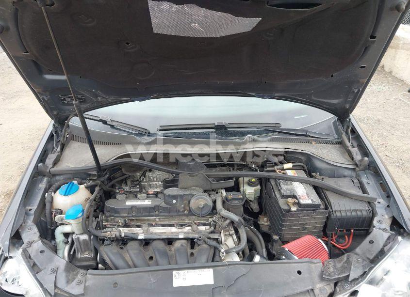 Photo 10 of 2010 Volkswagen Jetta S (VIN 3VWKX7AJ2AM613348)