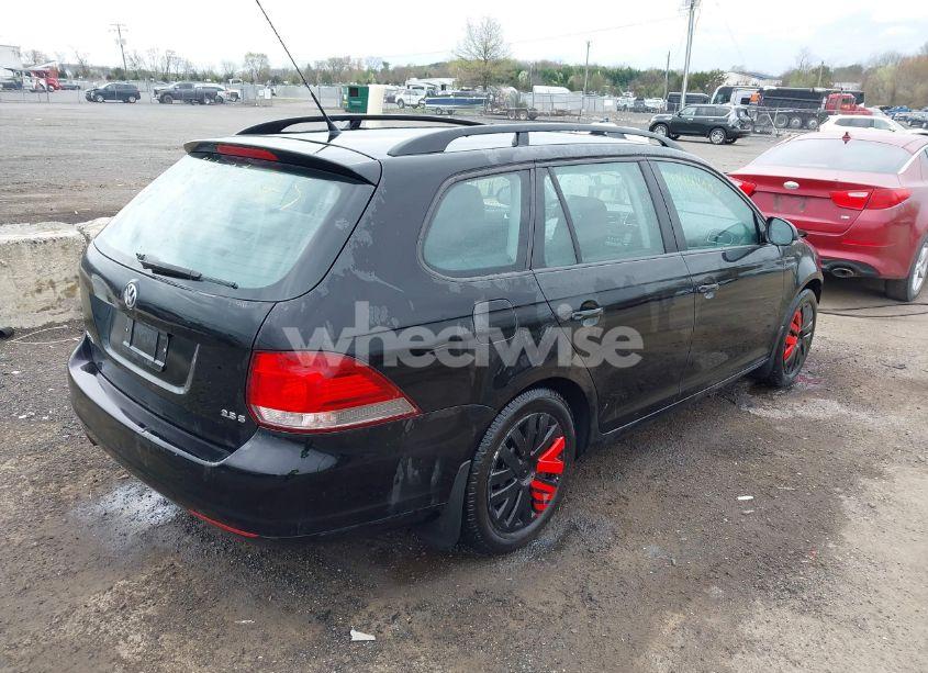 Photo 4 of 2010 Volkswagen Jetta S (VIN 3VWKX7AJ2AM613348)