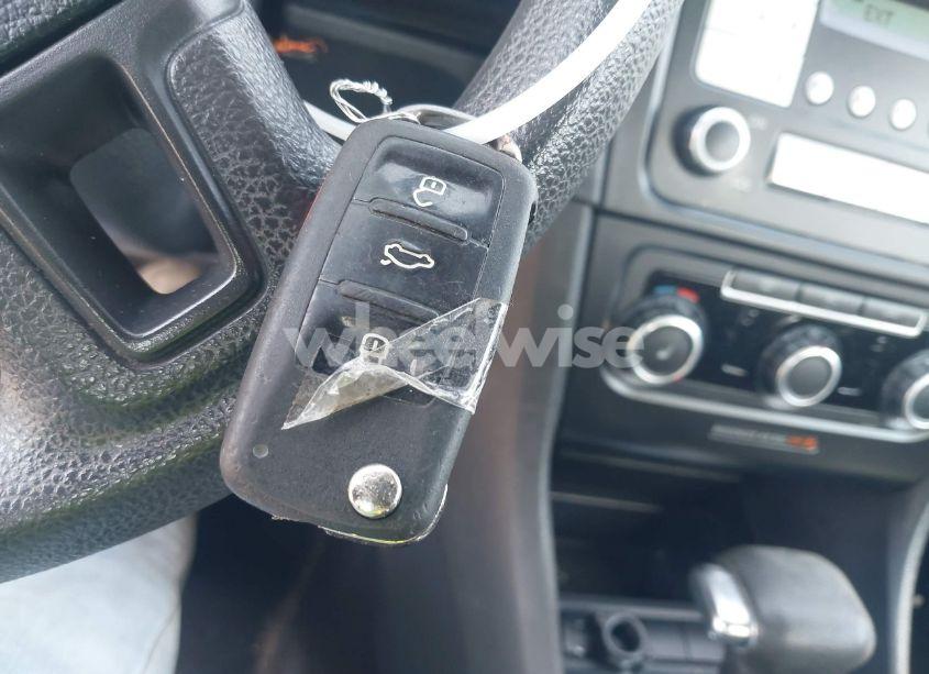 Photo 11 of 2010 Volkswagen Jetta S (VIN 3VWKX7AJ5AM655089)