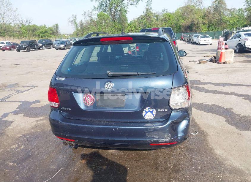 Photo 16 of 2010 Volkswagen Jetta S (VIN 3VWKX7AJ5AM655089)