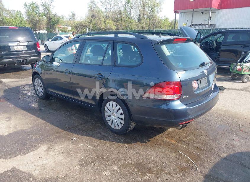 Photo 3 of 2010 Volkswagen Jetta S (VIN 3VWKX7AJ5AM655089)