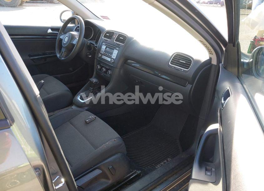 Photo 5 of 2010 Volkswagen Jetta S (VIN 3VWKZ7AJ0AM667497)