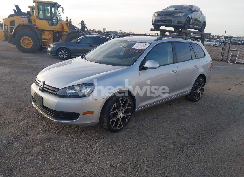 Photo 2 of 2011 Volkswagen Jetta SPORTWAGEN 2.5L S (VIN 3VWKZ7AJ0BM714271)