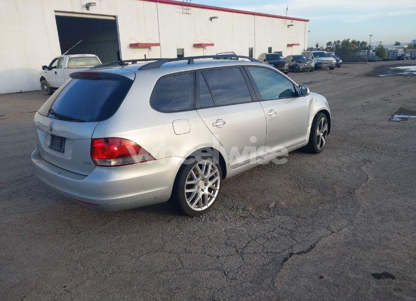 Photo 4 of 2011 Volkswagen Jetta SPORTWAGEN 2.5L S (VIN 3VWKZ7AJ0BM714271)