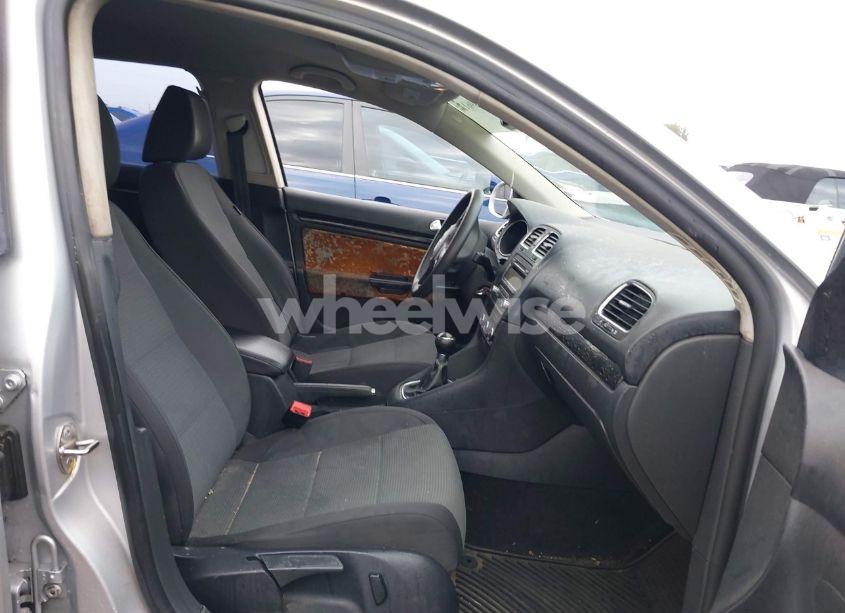 Photo 5 of 2011 Volkswagen Jetta SPORTWAGEN 2.5L S (VIN 3VWKZ7AJ0BM714271)