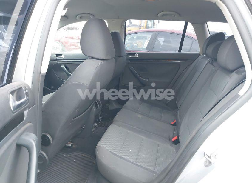 Photo 8 of 2011 Volkswagen Jetta SPORTWAGEN 2.5L S (VIN 3VWKZ7AJ0BM714271)