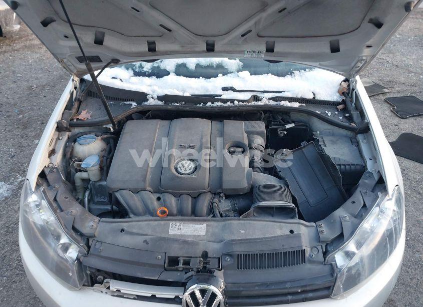 Photo 10 of 2011 Volkswagen Jetta SPORTWAGEN 2.5L S (VIN 3VWKZ7AJ4BM630342)