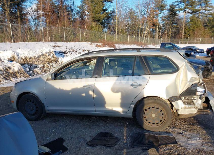 Photo 14 of 2011 Volkswagen Jetta SPORTWAGEN 2.5L S (VIN 3VWKZ7AJ4BM630342)