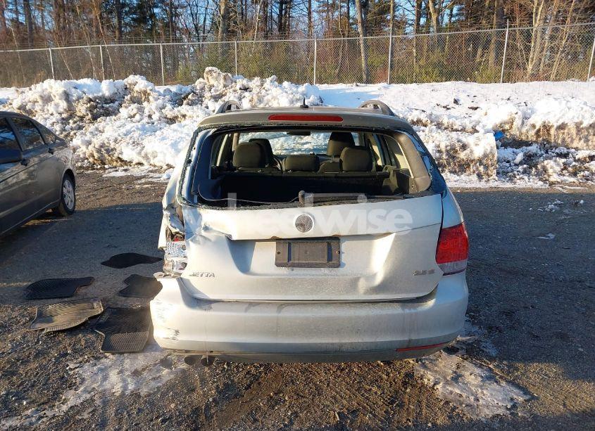 Photo 16 of 2011 Volkswagen Jetta SPORTWAGEN 2.5L S (VIN 3VWKZ7AJ4BM630342)
