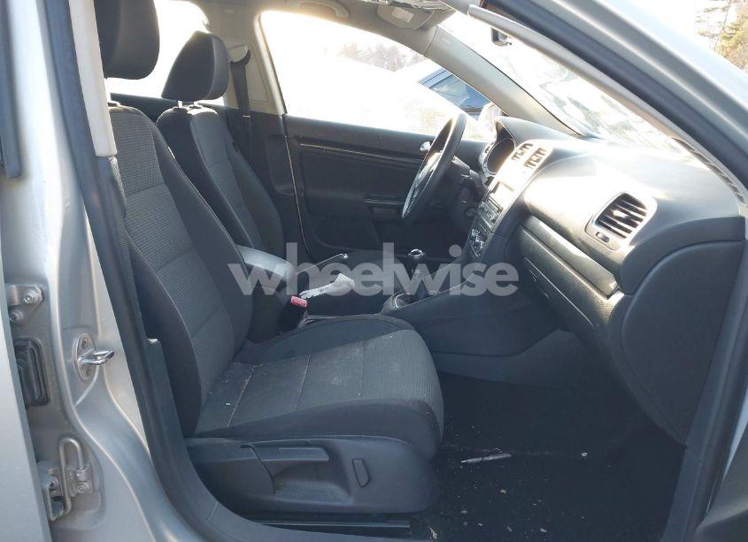 Photo 5 of 2011 Volkswagen Jetta SPORTWAGEN 2.5L S (VIN 3VWKZ7AJ4BM630342)