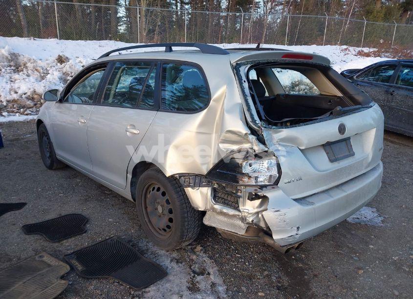 Photo 6 of 2011 Volkswagen Jetta SPORTWAGEN 2.5L S (VIN 3VWKZ7AJ4BM630342)