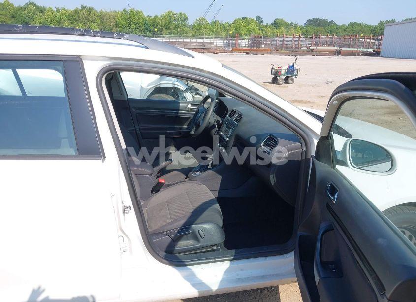 Photo 5 of 2010 Volkswagen Jetta S (VIN 3VWKZ7AJ6AM631670)