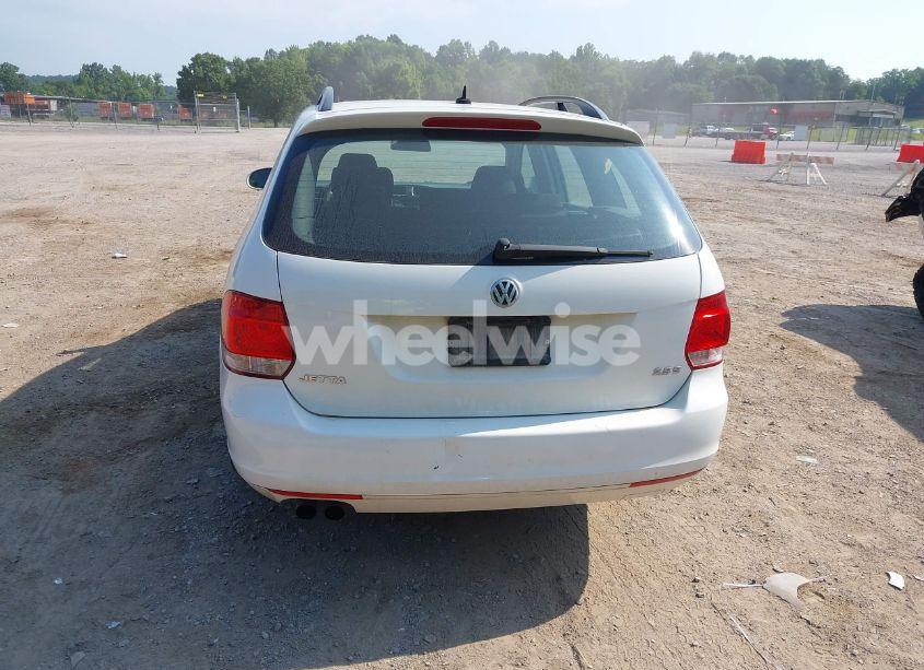 Photo 6 of 2010 Volkswagen Jetta S (VIN 3VWKZ7AJ6AM631670)