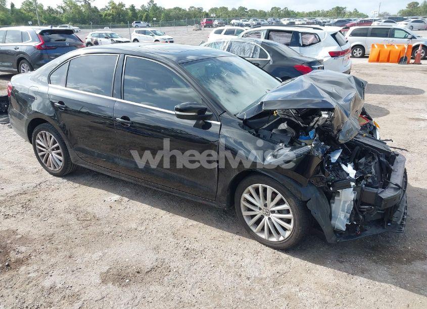 2016 Volkswagen Jetta 1.8T SEL (VIN 3VWL07AJ2GM259395) main photo