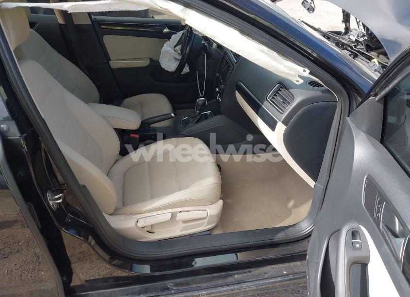 Photo 5 of 2016 Volkswagen Jetta 1.8T SEL (VIN 3VWL07AJ2GM259395)