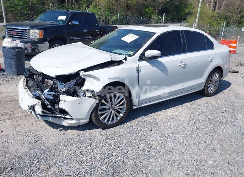 Photo 2 of 2016 Volkswagen Jetta 1.8T SEL (VIN 3VWL07AJ9GM227950)