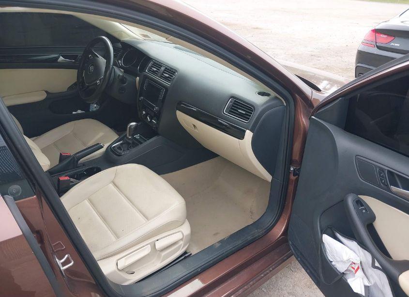 Photo 5 of 2016 Volkswagen Jetta 1.8T SEL/1.8T SEL PREMIUM (VIN 3VWL07AJ9GM410703)