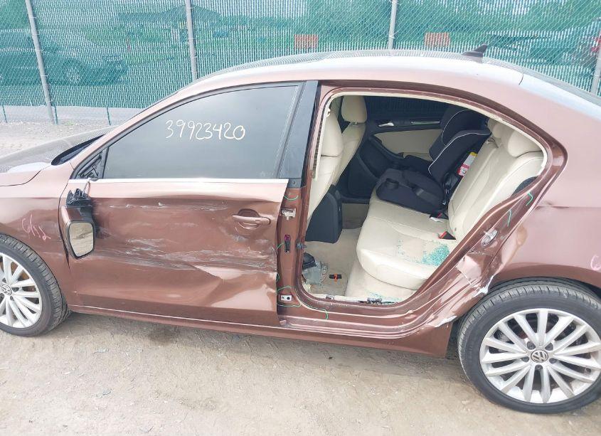 Photo 6 of 2016 Volkswagen Jetta 1.8T SEL/1.8T SEL PREMIUM (VIN 3VWL07AJ9GM410703)