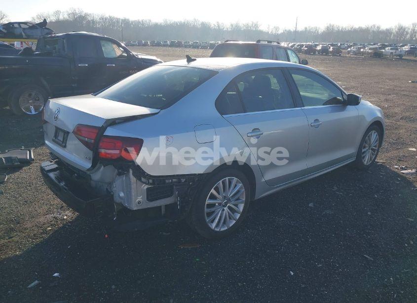 Photo 4 of 2016 Volkswagen Jetta 1.8T SEL (VIN 3VWL17AJ0GM232340)