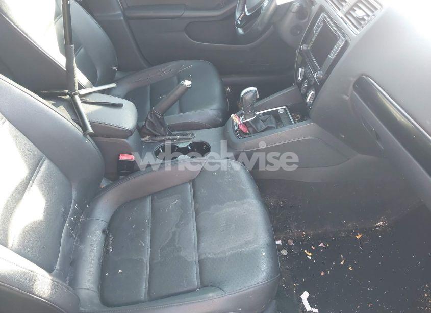 Photo 5 of 2016 Volkswagen Jetta 1.8T SEL (VIN 3VWL17AJ0GM232340)