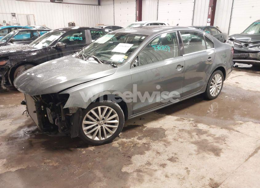 Photo 2 of 2016 Volkswagen Jetta 1.8T SEL/1.8T SEL PREMIUM (VIN 3VWL17AJ2GM403881)