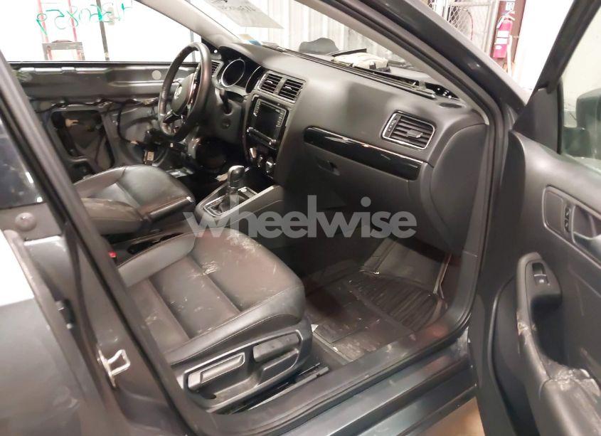 Photo 5 of 2016 Volkswagen Jetta 1.8T SEL/1.8T SEL PREMIUM (VIN 3VWL17AJ2GM403881)