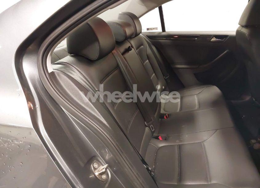 Photo 8 of 2016 Volkswagen Jetta 1.8T SEL/1.8T SEL PREMIUM (VIN 3VWL17AJ2GM403881)