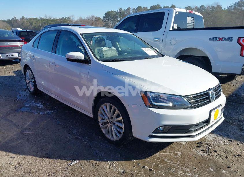 2016 Volkswagen Jetta 1.8T SEL (VIN 3VWL17AJ4GM328357) main photo