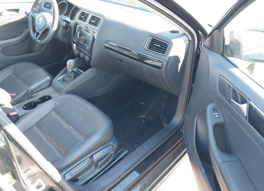 Photo 5 of 2017 Volkswagen Jetta 1.8T SEL/1.8T SEL PREMIUM (VIN 3VWL17AJ5HM390111)