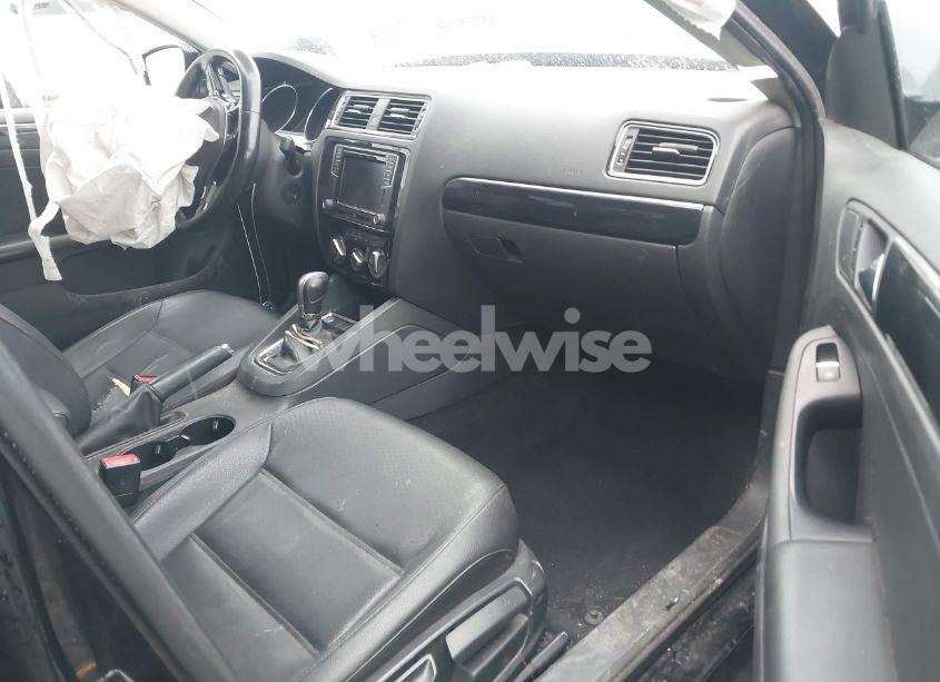 Photo 5 of 2016 Volkswagen Jetta 1.8T SEL (VIN 3VWL17AJ6GM380816)