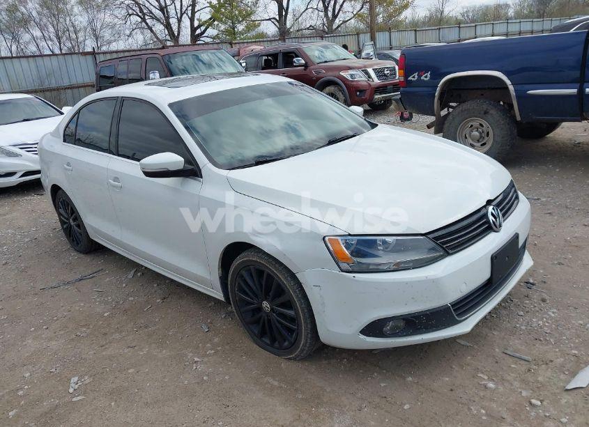 2014 Volkswagen Jetta 1.8T SEL (VIN 3VWL17AJ7EM439904) main photo