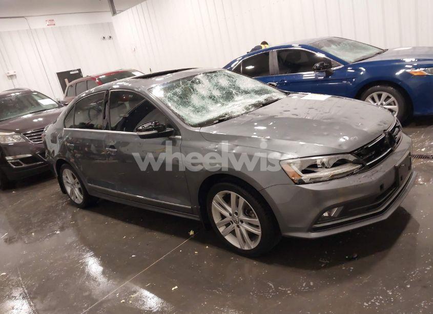 2017 Volkswagen Jetta 1.8T SEL (VIN 3VWL17AJ9HM211052) main photo