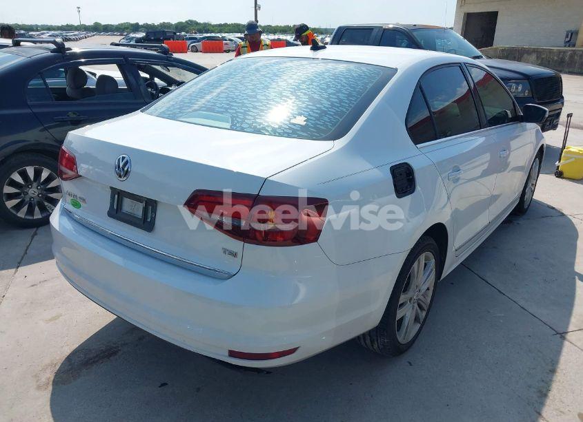 Photo 4 of 2017 Volkswagen Jetta 1.8T SEL/1.8T SEL PREMIUM (VIN 3VWL17AJ9HM390712)