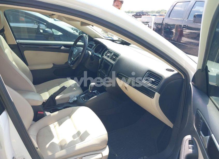 Photo 5 of 2017 Volkswagen Jetta 1.8T SEL/1.8T SEL PREMIUM (VIN 3VWL17AJ9HM390712)