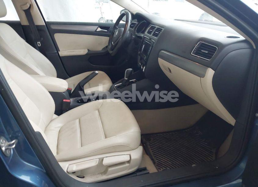 Photo 5 of 2015 Volkswagen Jetta 2.0L TDI SE (VIN 3VWLA7AJ0FM225662)