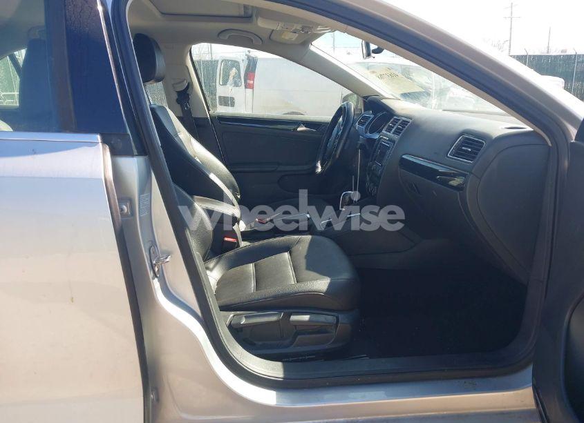 Photo 5 of 2015 Volkswagen Jetta 2.0L TDI SEL (VIN 3VWLA7AJ2FM240891)