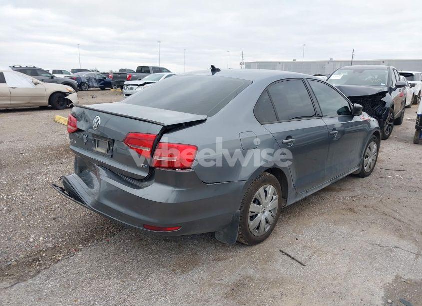 Photo 4 of 2015 Volkswagen Jetta 2.0L TDI S (VIN 3VWLA7AJ2FM328131)