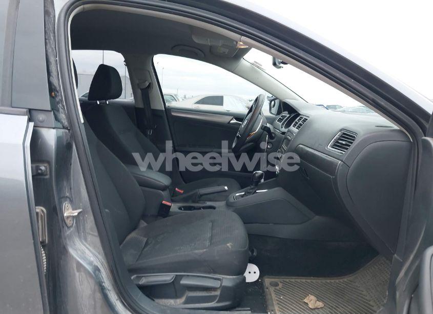 Photo 5 of 2015 Volkswagen Jetta 2.0L TDI S (VIN 3VWLA7AJ2FM328131)