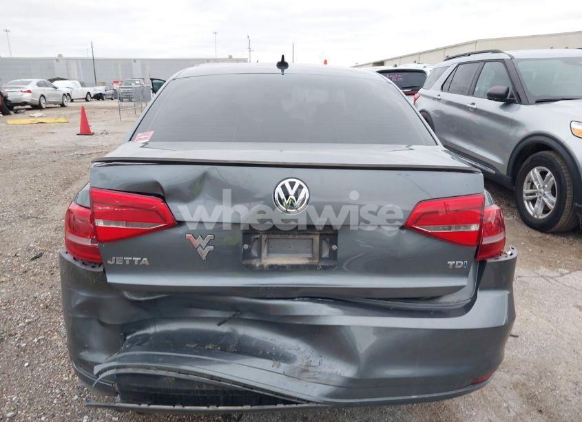 Photo 6 of 2015 Volkswagen Jetta 2.0L TDI S (VIN 3VWLA7AJ2FM328131)