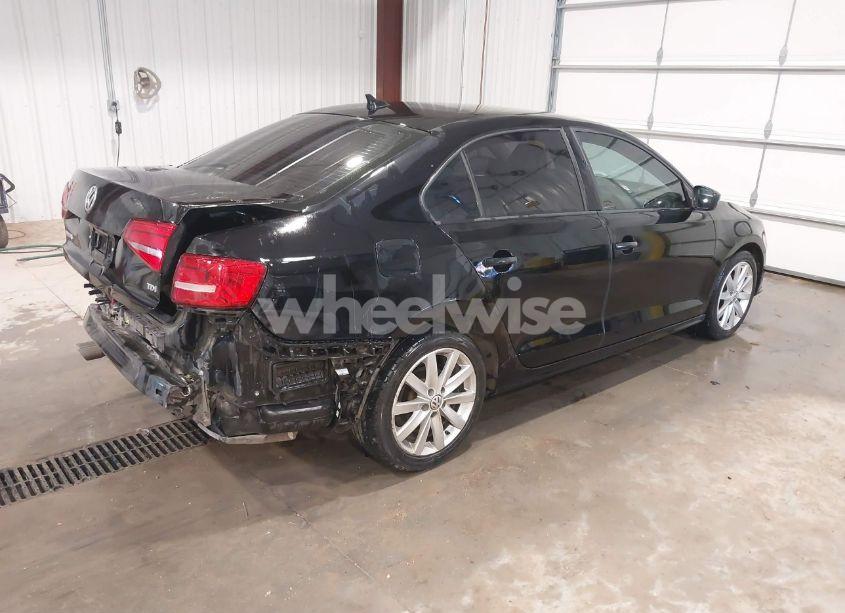Photo 4 of 2015 Volkswagen Jetta 2.0L TDI S (VIN 3VWLA7AJ2FM341784)