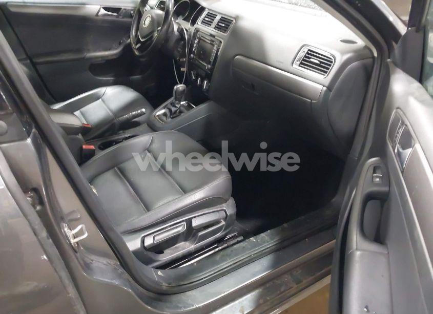 Photo 5 of 2015 Volkswagen Jetta 2.0L TDI SE (VIN 3VWLA7AJ5FM420690)