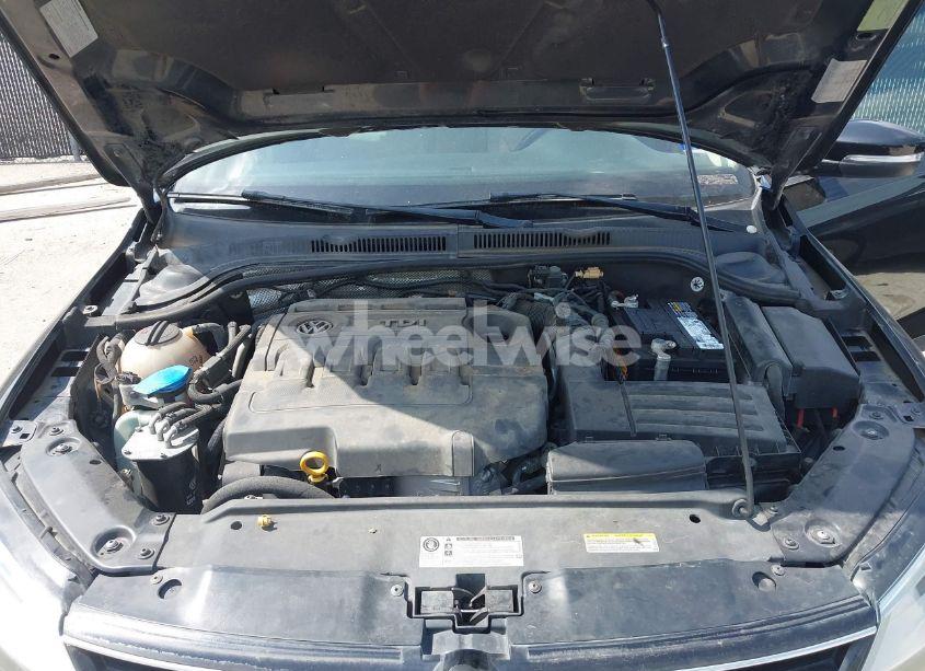 Photo 10 of 2015 Volkswagen Jetta 2.0L TDI SE (VIN 3VWLA7AJ7FM219342)