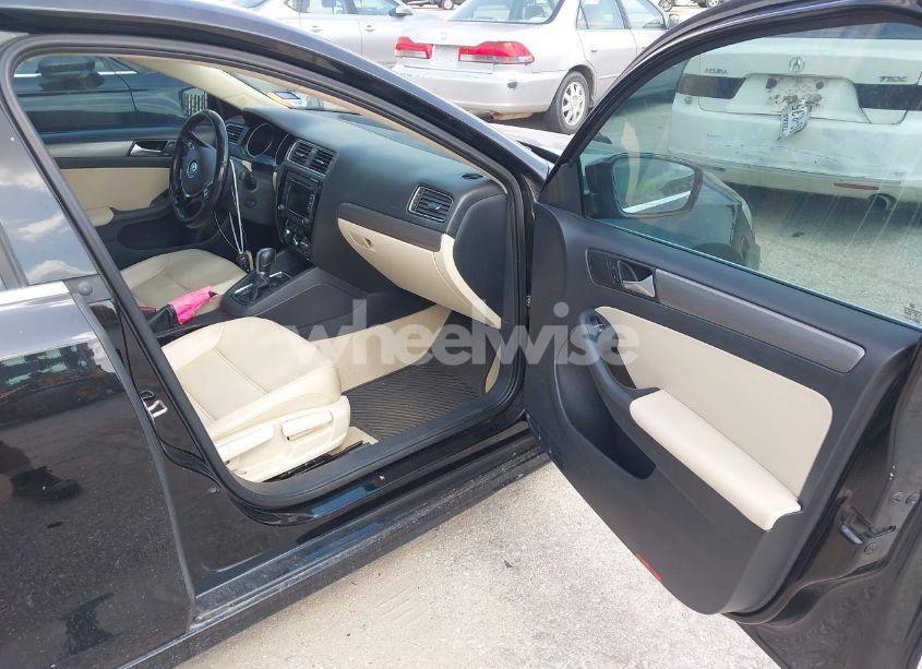 Photo 5 of 2015 Volkswagen Jetta 2.0L TDI SE (VIN 3VWLA7AJ7FM219342)