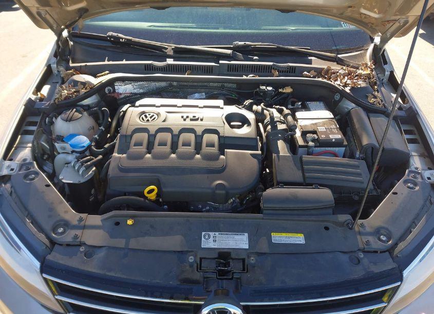 Photo 10 of 2015 Volkswagen Jetta 2.0L TDI SE (VIN 3VWLA7AJ7FM254186)
