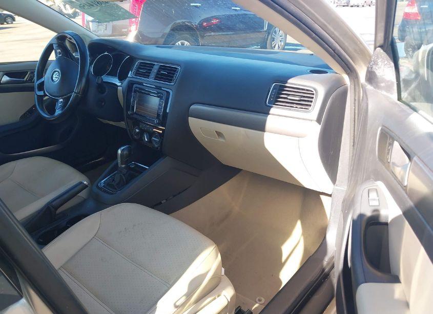 Photo 5 of 2015 Volkswagen Jetta 2.0L TDI SE (VIN 3VWLA7AJ7FM254186)