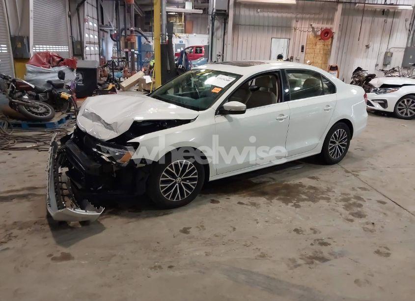 Photo 2 of 2015 Volkswagen Jetta 2.0L TDI SE (VIN 3VWLA7AJ7FM296633)