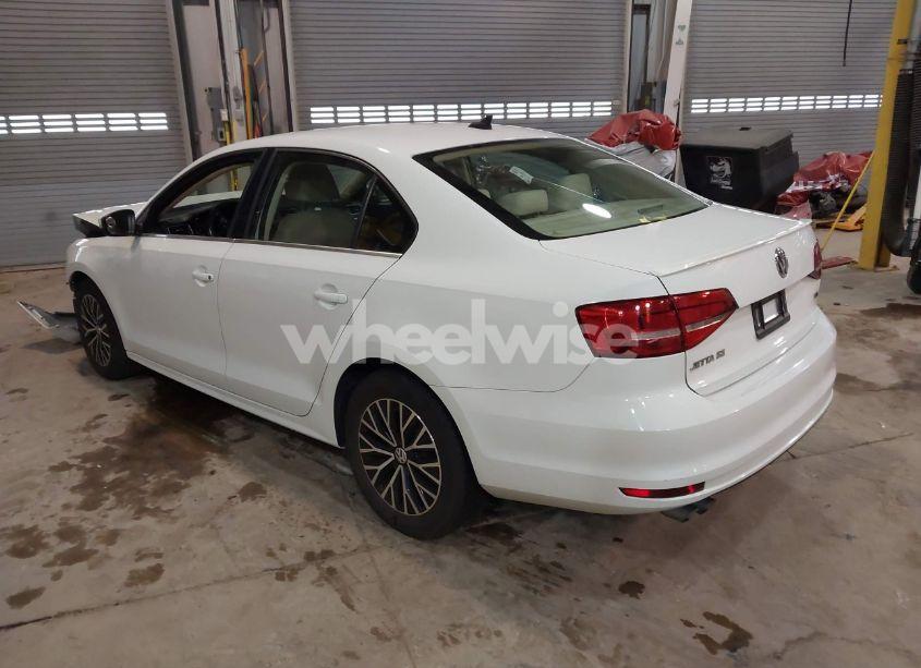 Photo 3 of 2015 Volkswagen Jetta 2.0L TDI SE (VIN 3VWLA7AJ7FM296633)